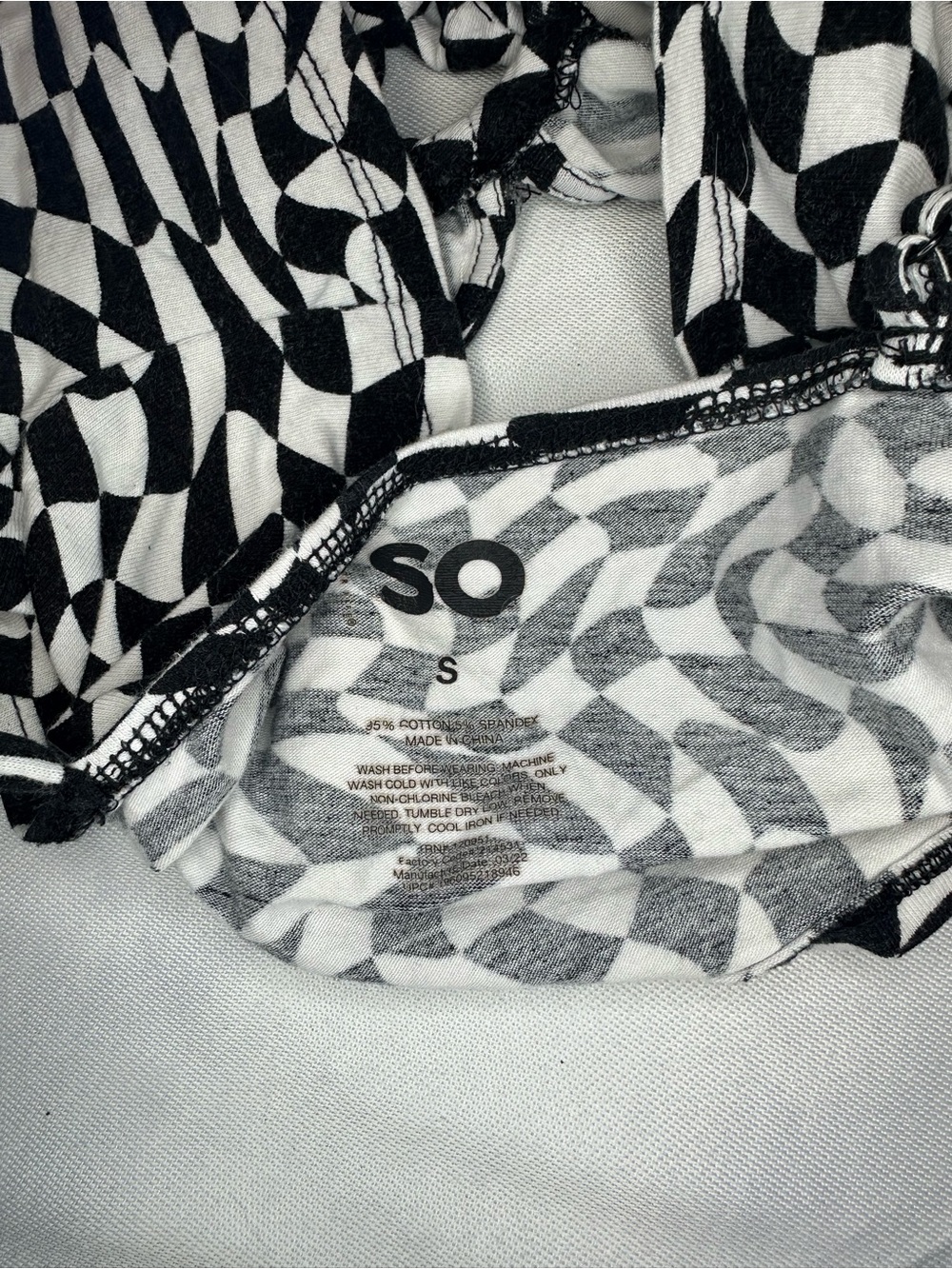 SO Black & White Optical Illusion Crop Tank - Picture 6 of 6